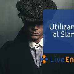 Hombre con gorra y abrigo, aprendiendo a usar el english slang.