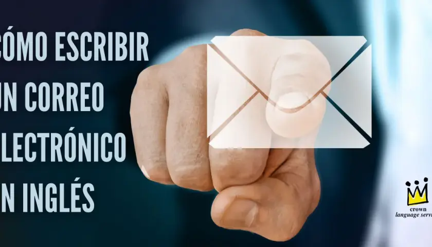 Cómo escribir un correo electrónico en inglés. Mano mostrando un sobre, con texto y logo de Crown Language Services.