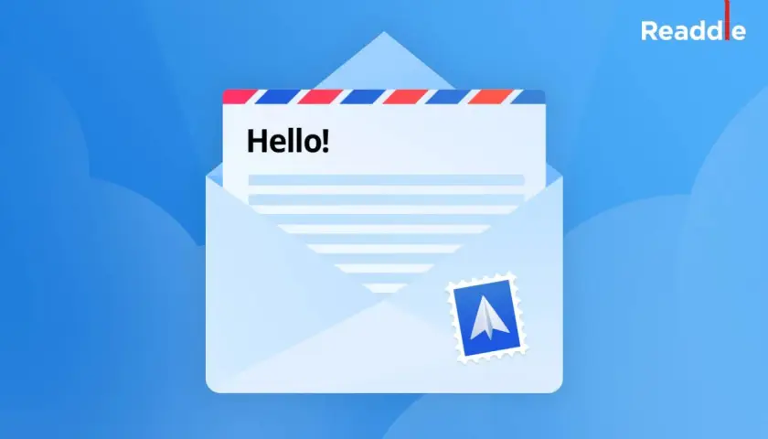 Un sobre abierto con un sello de avión de papel. Aprende cómo saludar en un email formal.