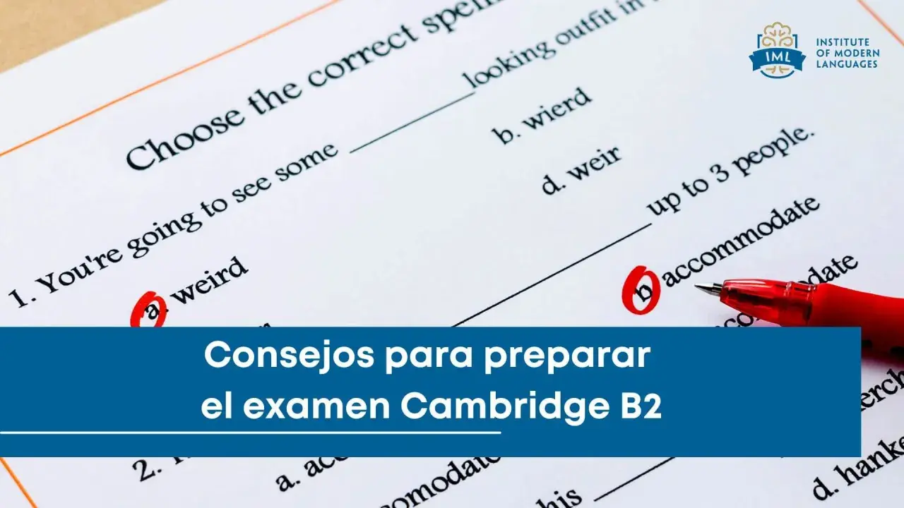 Examen Cambridge B2: hoja de preguntas con opciones marcadas y bolígrafo rojo. Consejos para la preparación de exámenes Cambridge.