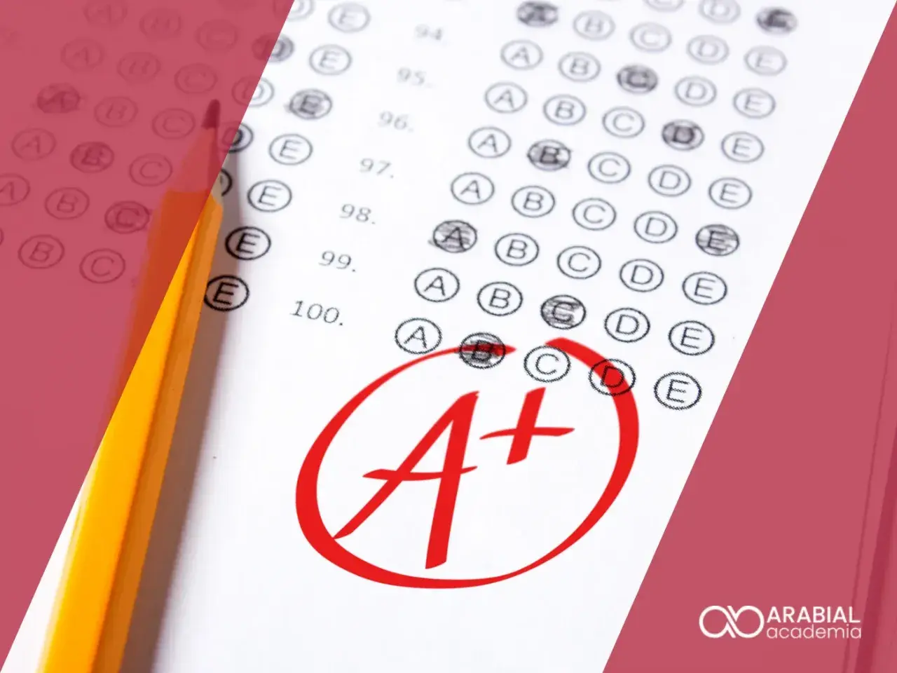 Hoja de examen con lápiz y una A+ marcada en rojo. Ideal para calcular nota B2 Cambridge.
